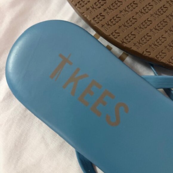 Brand New TKEES Blue and Gray Gradient Flip Flops - Picture 3 of 3
